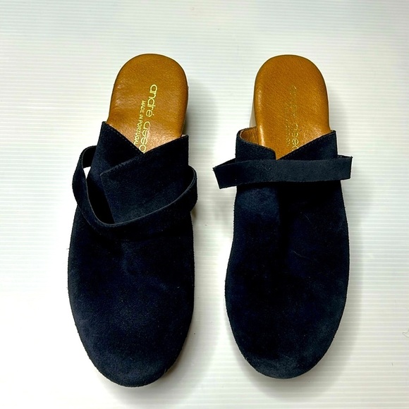 Andre Assous Signature Clogs in Navy - Picture 2 of 10
